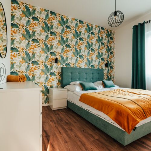Deluxe Whole House 6-Room Apartment for 12 Persons