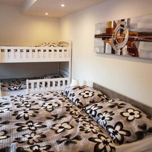 Apartman se sprchou s privátní koupelnou mimo apartmán pro 4 os.