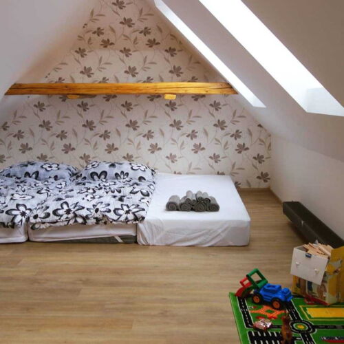 Apartman se sprchou s privátní koupelnou mimo apartmán pro 5 os.