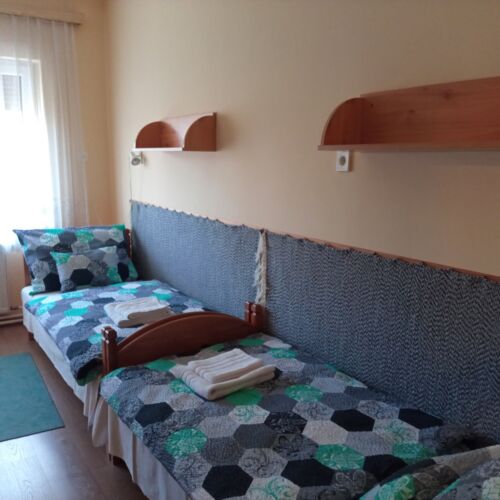 Whole House Family Holiday Home for 8 Persons (extra beds available)