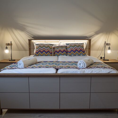 Camera dubla familial(ă) la mansardă