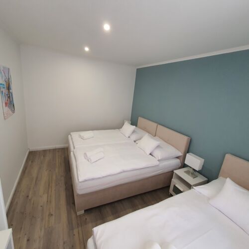 Queen 2-Room Apartment for 5 Persons