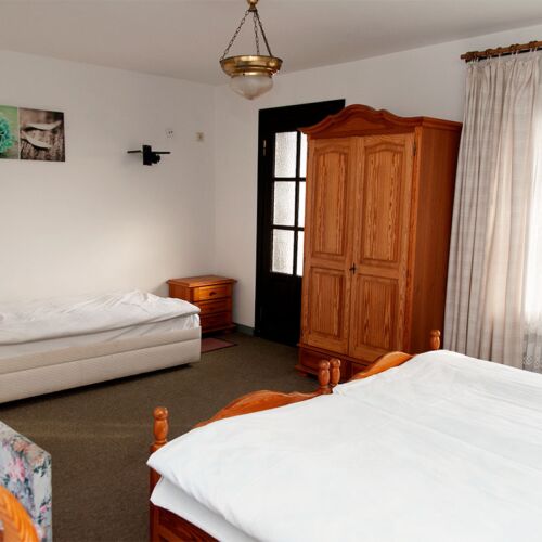 Pokój 4-osobowy z łazienką z widokiem na morze (możliwa dostawka)