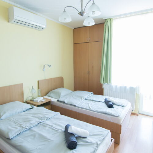 Standard Zweibettzimmer mit Panorama auf den See