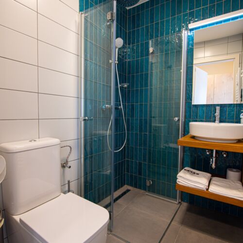 Camera single la etaj cu aer condiționat