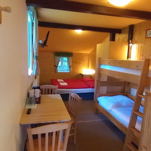 Pokoj se sprchou  pro 4 os.