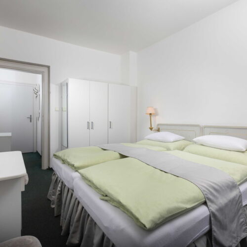 Pokoj se sprchou s klimatizací pro 2 os.