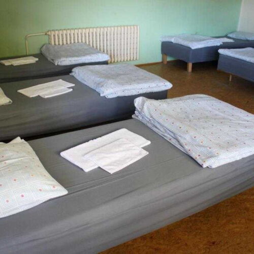 Camera cu duș pentru 5 pers.