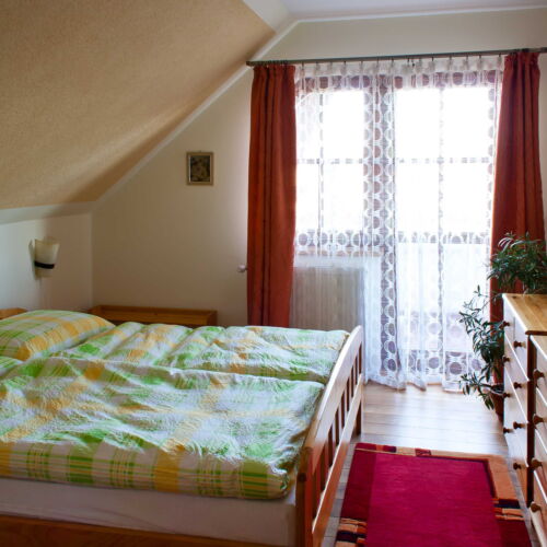 Apartman s klimatizací pro 5 os. se 3 ložnicemi na poschodí