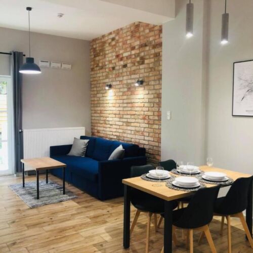 Apartament 4-osobowy na parterze z widokiem na dziedziniec z 2 pomieszczeniami sypialnianymi