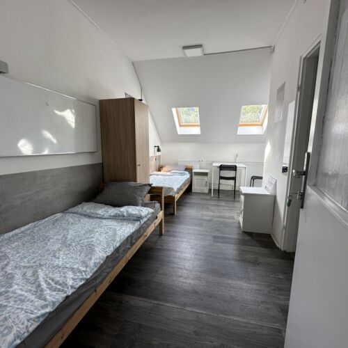 Camera twin economy cu baie