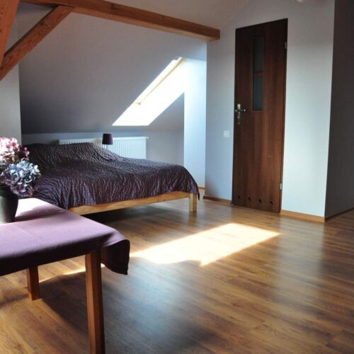 Pokój 4-osobowy na poddaszu z widokiem na jezioro