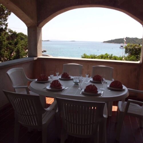 Apartament 6-osobowy z tarasem z widokiem na morze z 2 pomieszczeniami sypialnianymi K-12150