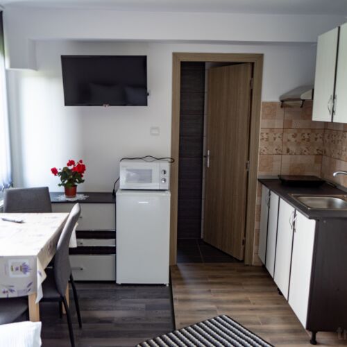 Camera tripla studio la etaj