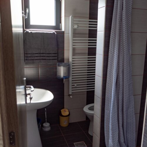 Camera cvadrupla la etaj cu balcon