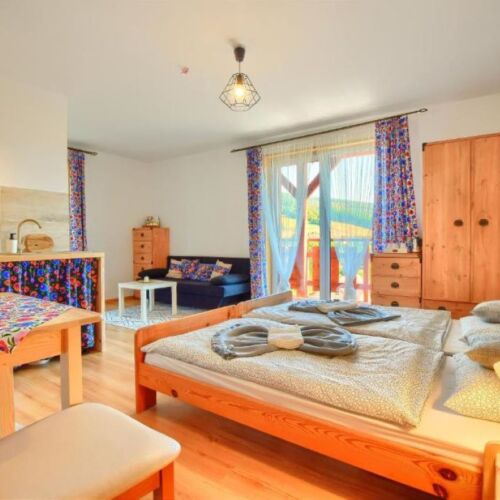 Apartament 3-osobowy z balkonem z aneksem kuchennym z 1 pomieszczeniem sypialnianym