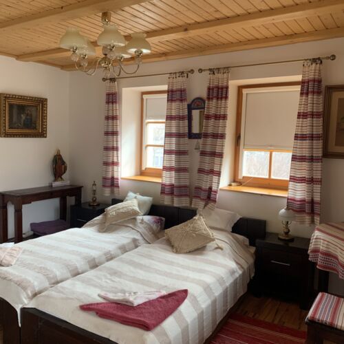 Whole House Air Conditioned Farmhouse for 10 Persons