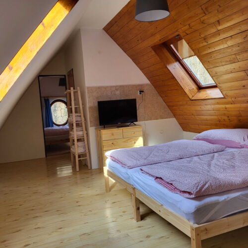 Pokoj pro 6 os. v podkroví 