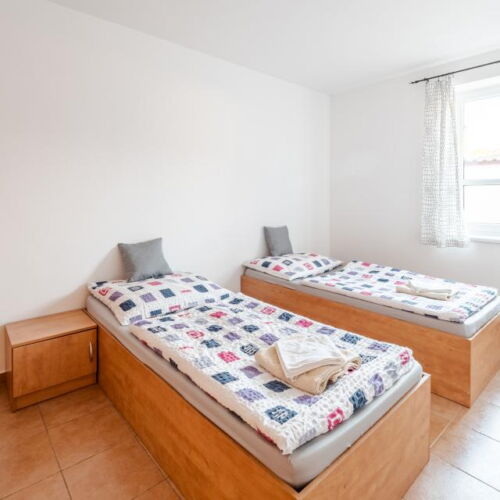 Apartman se sprchou s terasou pro 4 os. se 2 ložnicemi