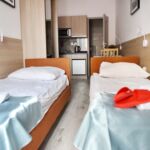 Apartament 2-osobowy z łazienką z aneksem kuchennym z 1 pomieszczeniem sypialnianym