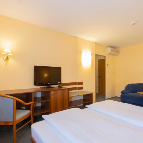 Pokój 3-osobowy z prysznicem z klimatyzacją