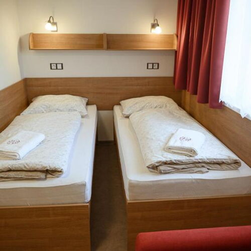 Pokoj s klimatizací se společnou kuchyňkou pro 2 os.