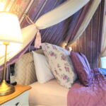 Dvoulůžkový pokoj Deluxe s manželskou postelí a vanou