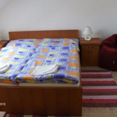 Camera twin cu duș