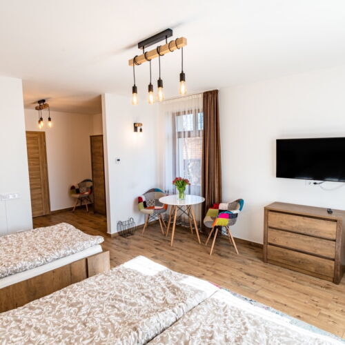 Standard Whole House 6-Room Apartment for 15 Persons