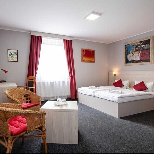 Standard Dreibettzimmer mit Dusche