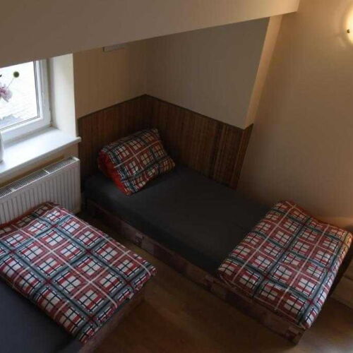 Pokoj se sprchou se společnou kuchyňkou pro 2 os. (s možností přistýlky)