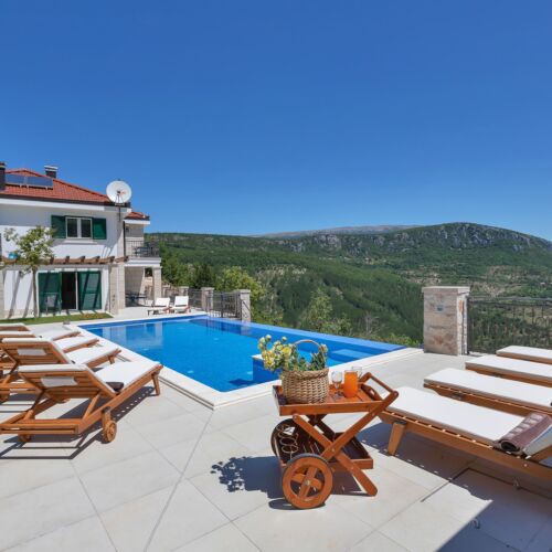 Apartament 10-osobowy z klimatyzacją z tarasem z 5 pomieszczeniami sypialnianymi K-18483