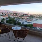 Apartament cu aer condiționat cu vedere spre mare cu 2 camere pentru 4 pers. A-18749-b