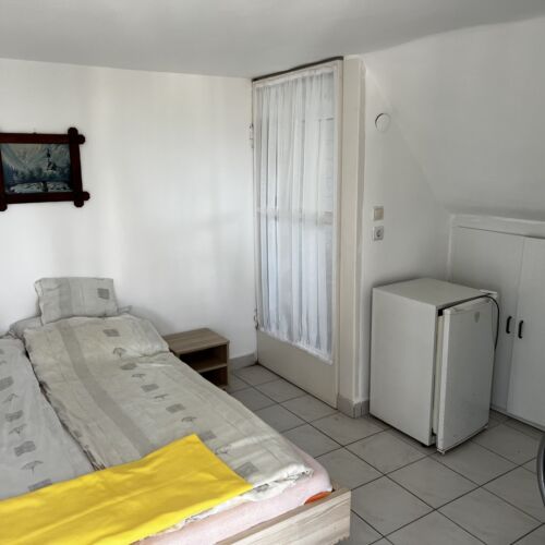 Pokoj s manželskou postelí