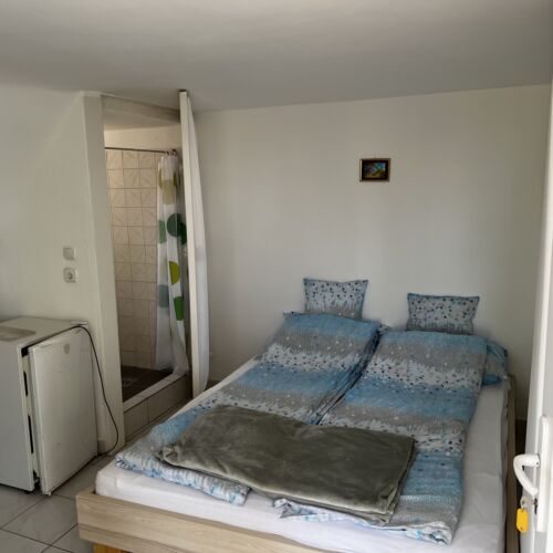 Pokoj s manželskou postelí