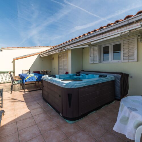 Apartament 6-osobowy z klimatyzacją z widokiem na morze z 3 pomieszczeniami sypialnianymi A-18898-a