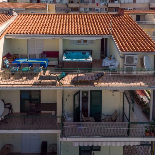 Apartament 2-osobowy z klimatyzacją z balkonem z 1 pomieszczeniem sypialnianym AS-18898-a