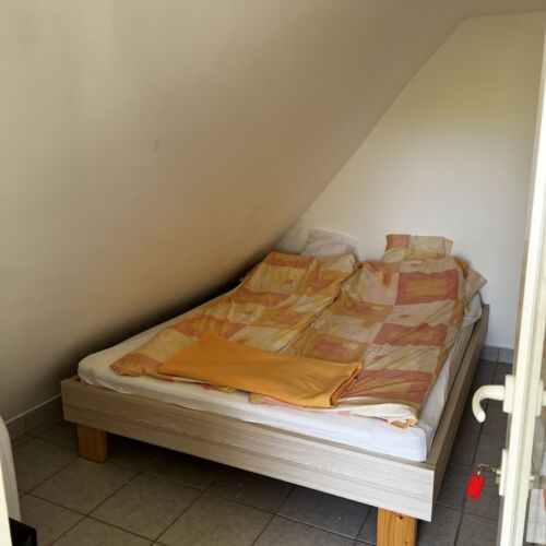 Pokoj s manželskou postelí