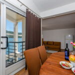 Apartman s klimatizací pro 4 os. se 2 ložnicemi s výhledem na moře