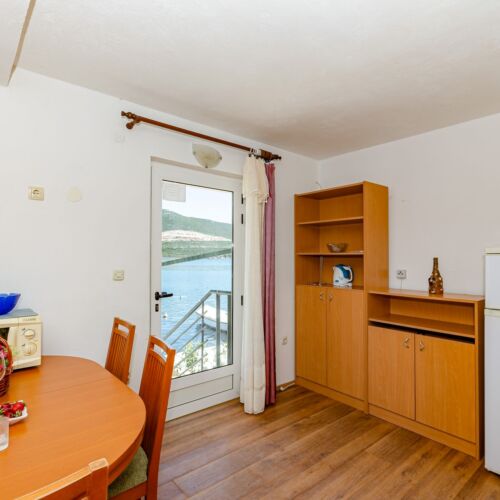 Apartament 4-osobowy z klimatyzacją z widokiem na morze z 2 pomieszczeniami sypialnianymi