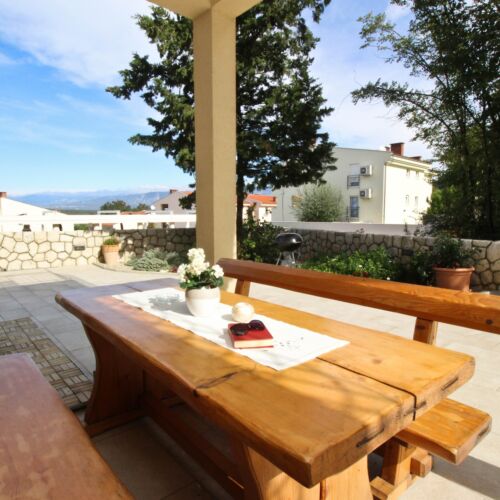 Apartament 5-osobowy z klimatyzacją z tarasem z 2 pomieszczeniami sypialnianymi A-19198-a