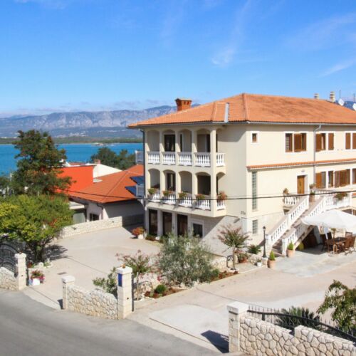 Apartament 8-osobowy z klimatyzacją z widokiem na morze z 3 pomieszczeniami sypialnianymi A-19198-b