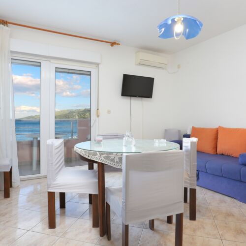 Apartament 6-osobowy z klimatyzacją z widokiem na morze z 2 pomieszczeniami sypialnianymi A-19316-a