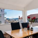 Apartament 7-osobowy z klimatyzacją na piętrze z 4 pomieszczeniami sypialnianymi
