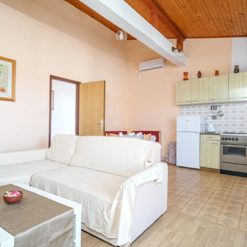 Na katu Klimatiziran apartman za 6 osoba(e) sa 2 spavaće(om) sobe(om)