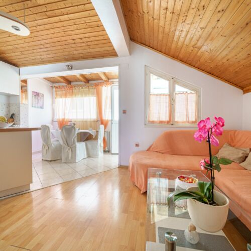 Na katu Klimatiziran apartman za 4 osoba(e) sa 2 spavaće(om) sobe(om)