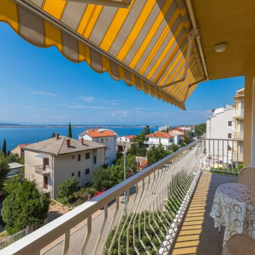 Pogled na more Na katu apartman za 4 osoba(e) sa 2 spavaće(om) sobe(om)