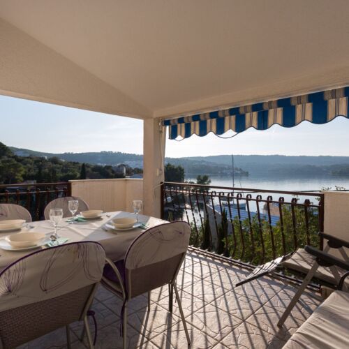 Apartament la etaj cu aer condiționat cu 2 camere pentru 4 pers.