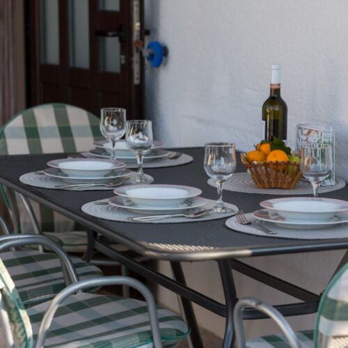 Apartament cu aer condiționat cu vedere spre mare cu 2 camere pentru 4 pers.