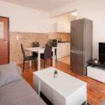 Apartament cu aer condiționat cu vedere spre mare cu 3 camere pentru 5 pers.